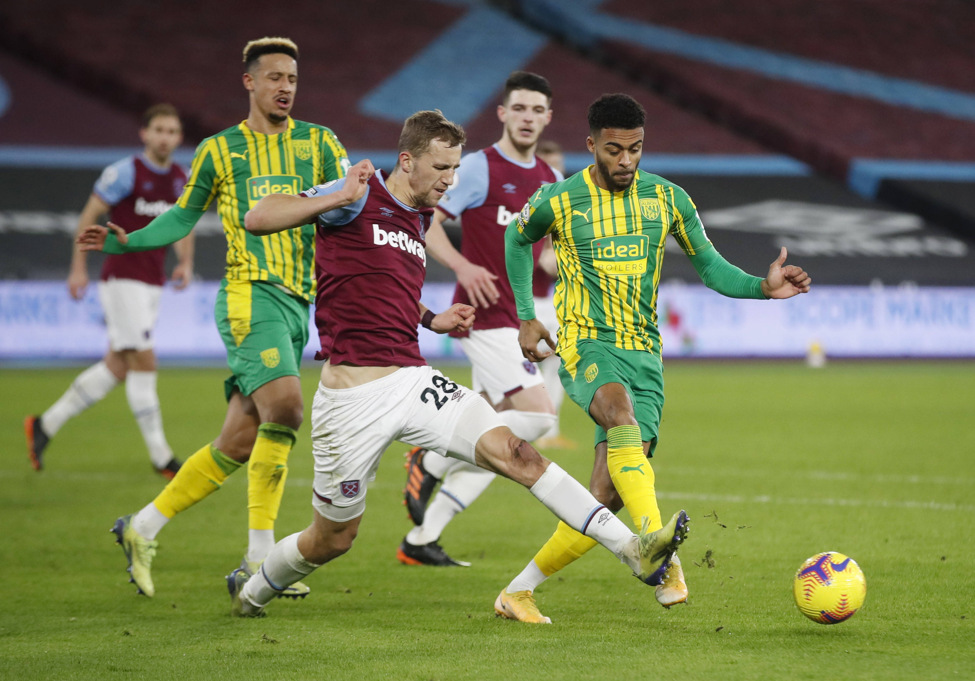 刘维伟：王睿泽上轮对阵北控掰伤膝盖 韦瑟斯庞需要进行拍片.